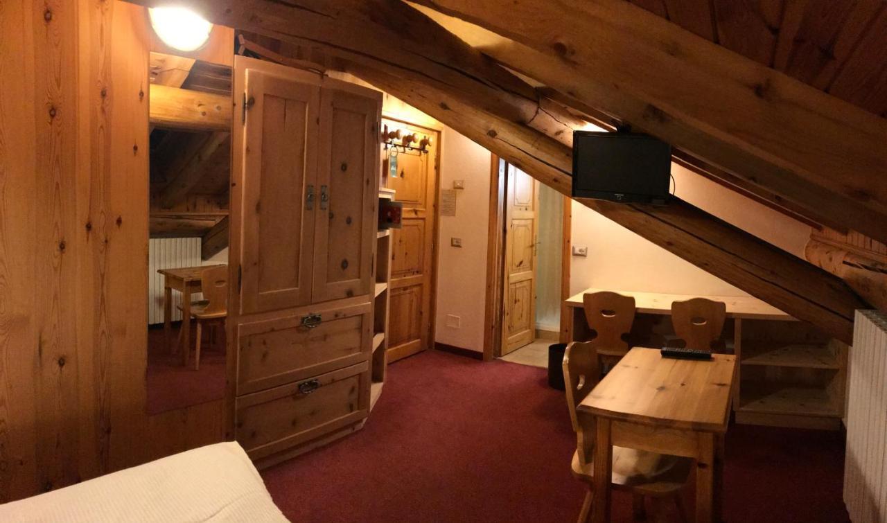 Garni La Casetta Hotel Livigno Bagian luar foto