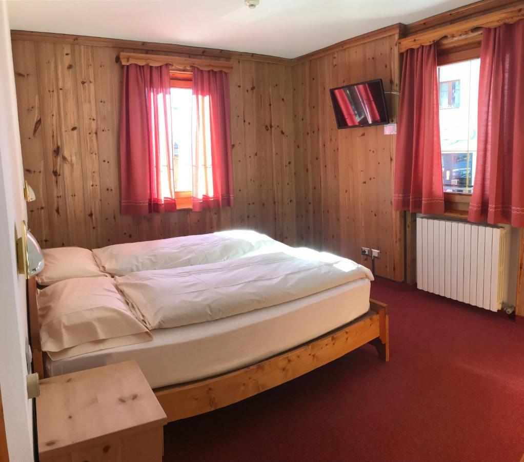 Garni La Casetta Hotel Livigno Bagian luar foto