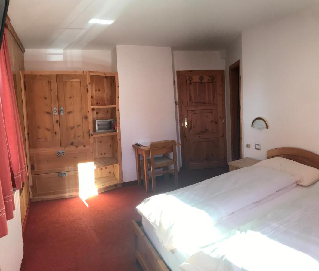 Garni La Casetta Hotel Livigno Bagian luar foto